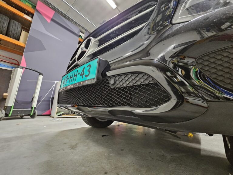 Ontchromen detail op auto, ROAX Schoonhoven